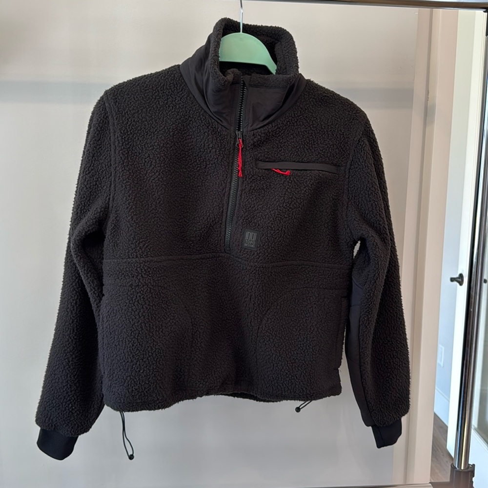 Women’s Topo Designs Black Fleece Pullover with Red Accents Size XS